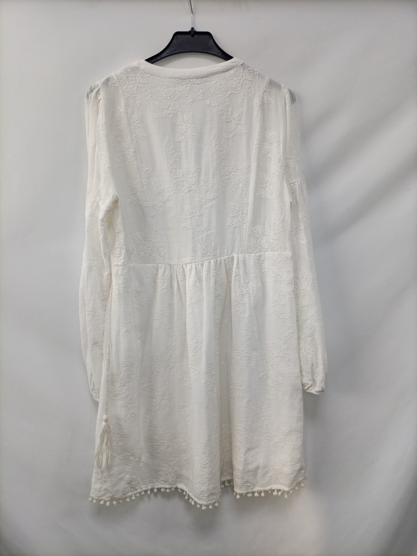 ZARA. Beige embroidered dress T.xs