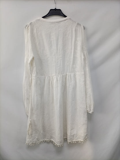 ZARA. Beige embroidered dress T.xs