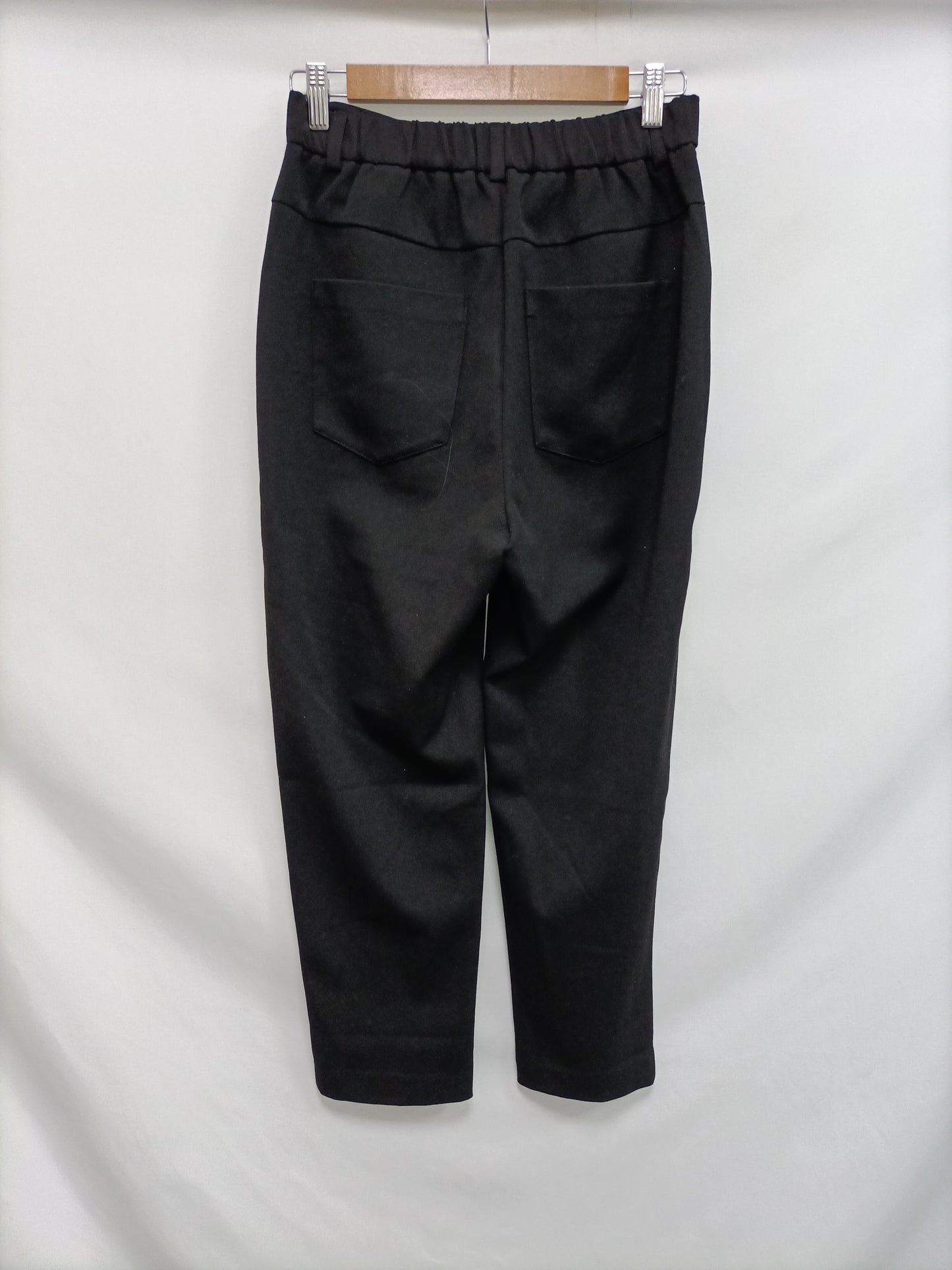 ZARA. Pantalón fluido negro T.xs