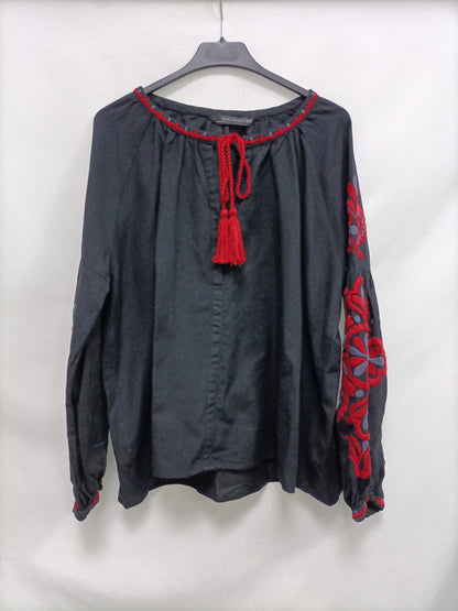 ZARA. Black embroidered blouse T.xs