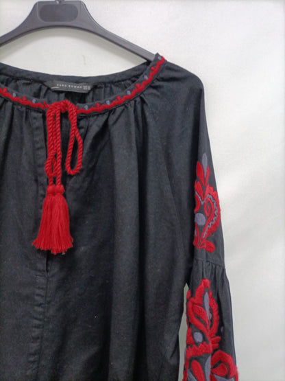 ZARA. Black embroidered blouse T.xs