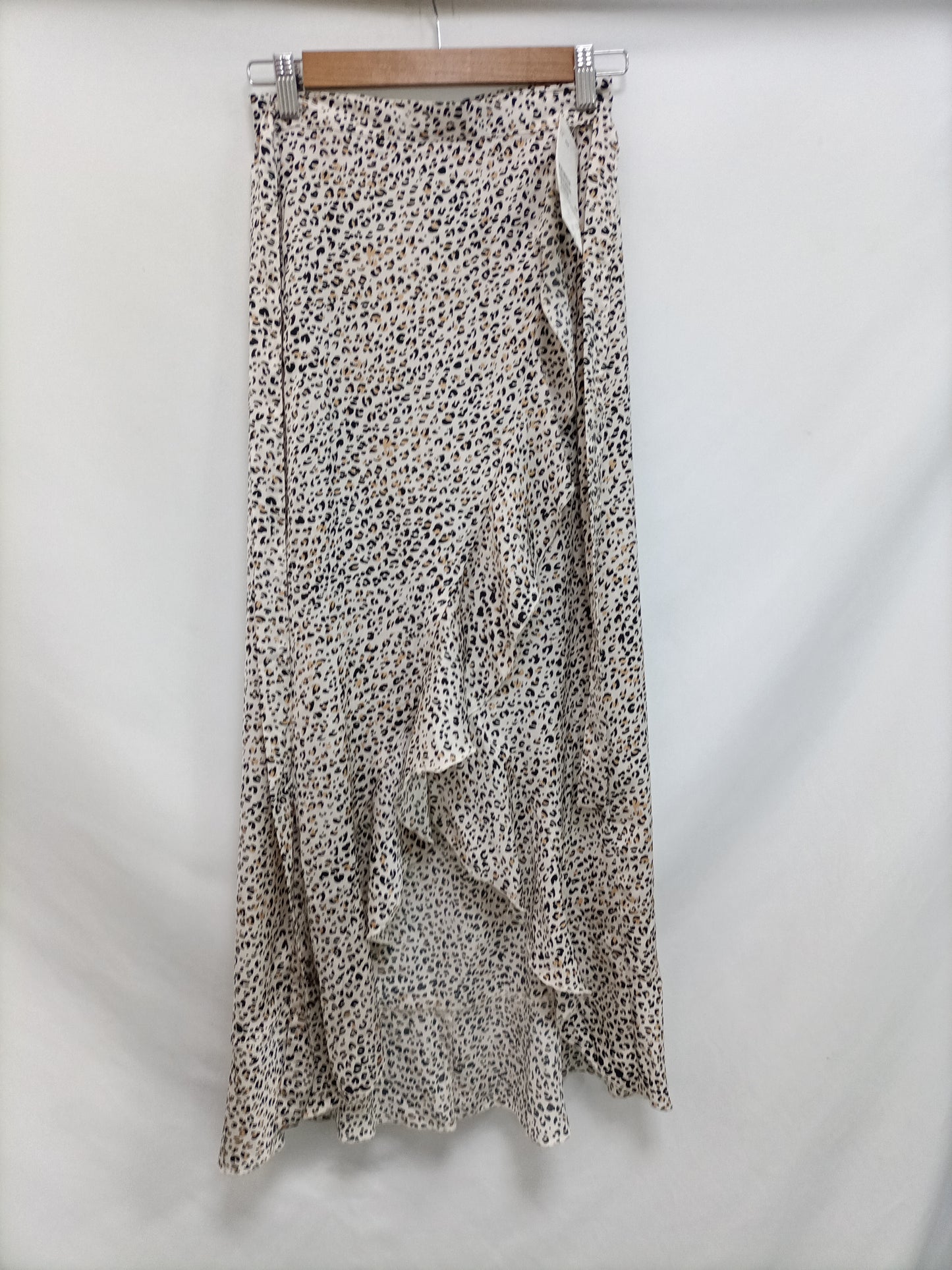 H&amp;M. Beige anima print skirt T.xs/s