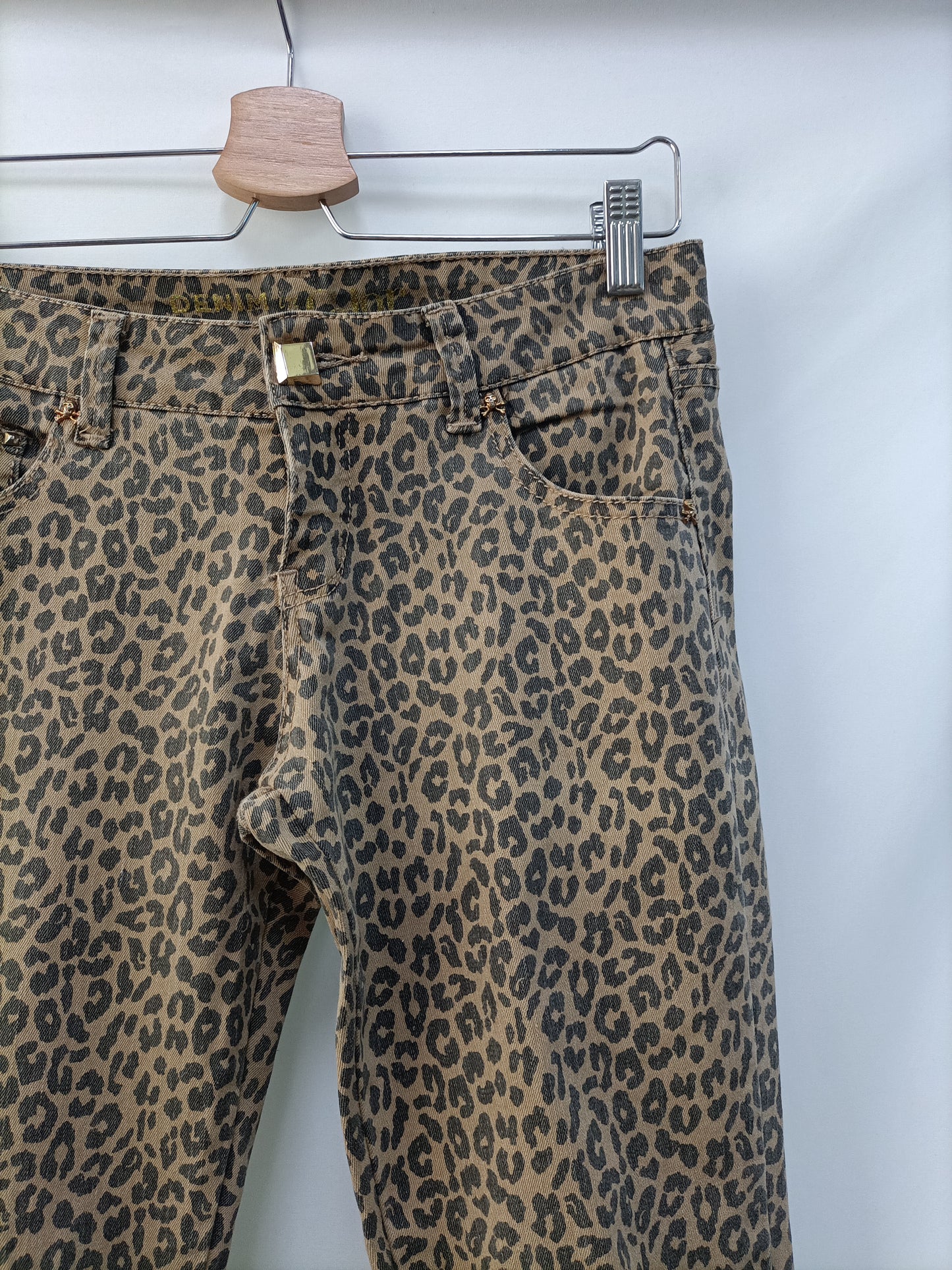 OTRAS.Pantalones vaqueros animal print T.38