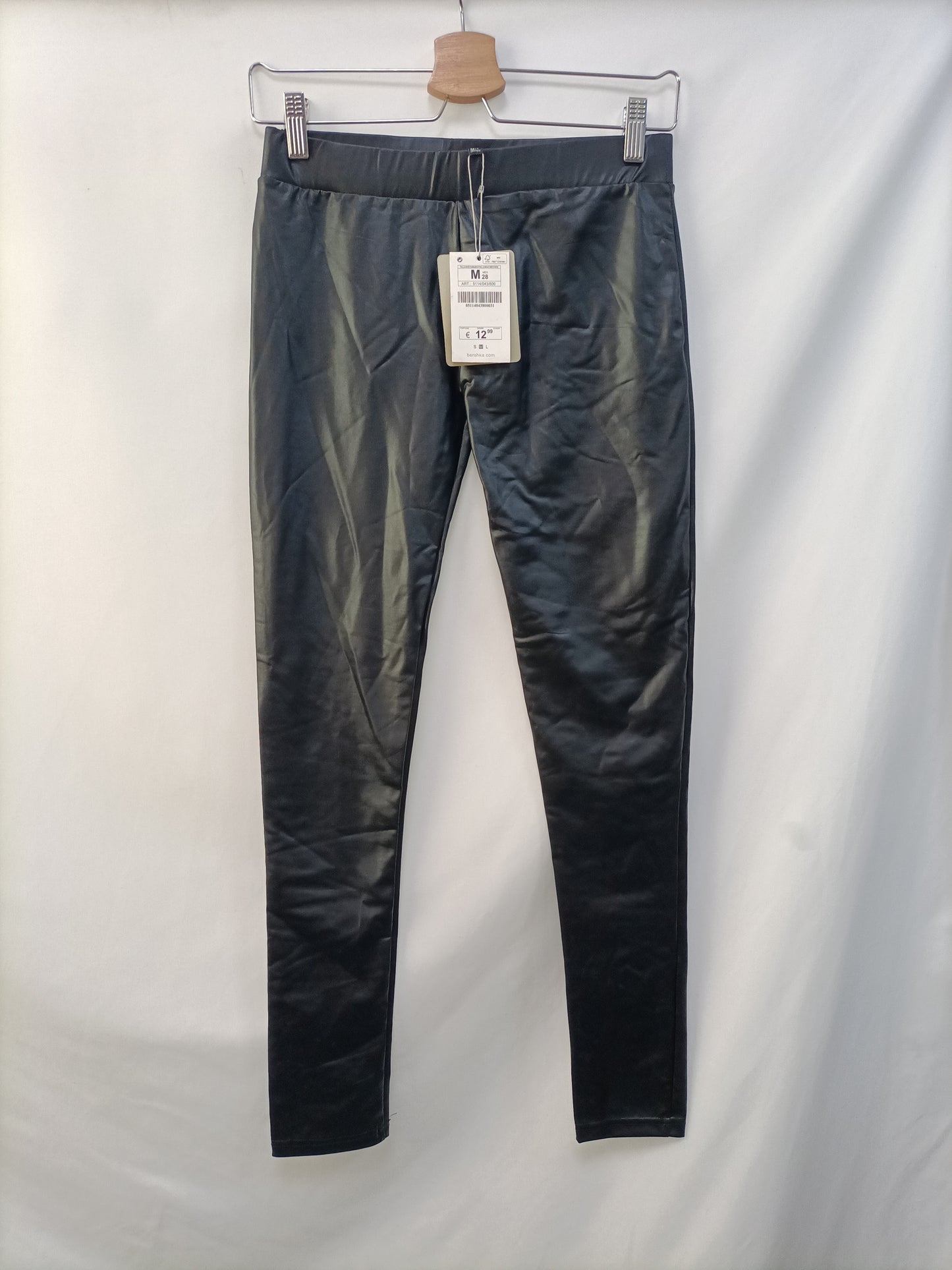 BERSHKA.Leggings polipiel negros T.m