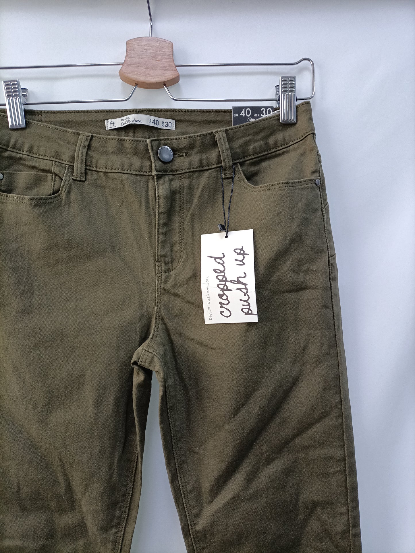 LEFTIES.Pantalones pitillo verdes T.40