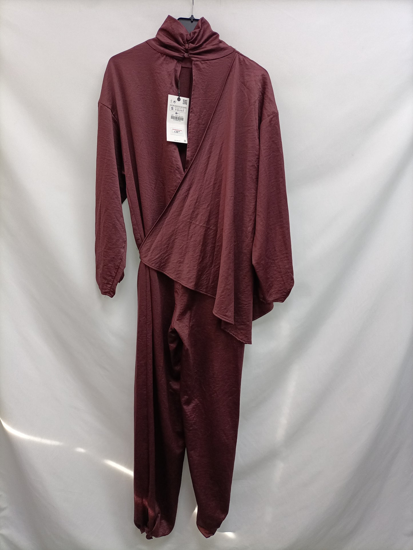 ZARA. Mono fluido burdeos T.s