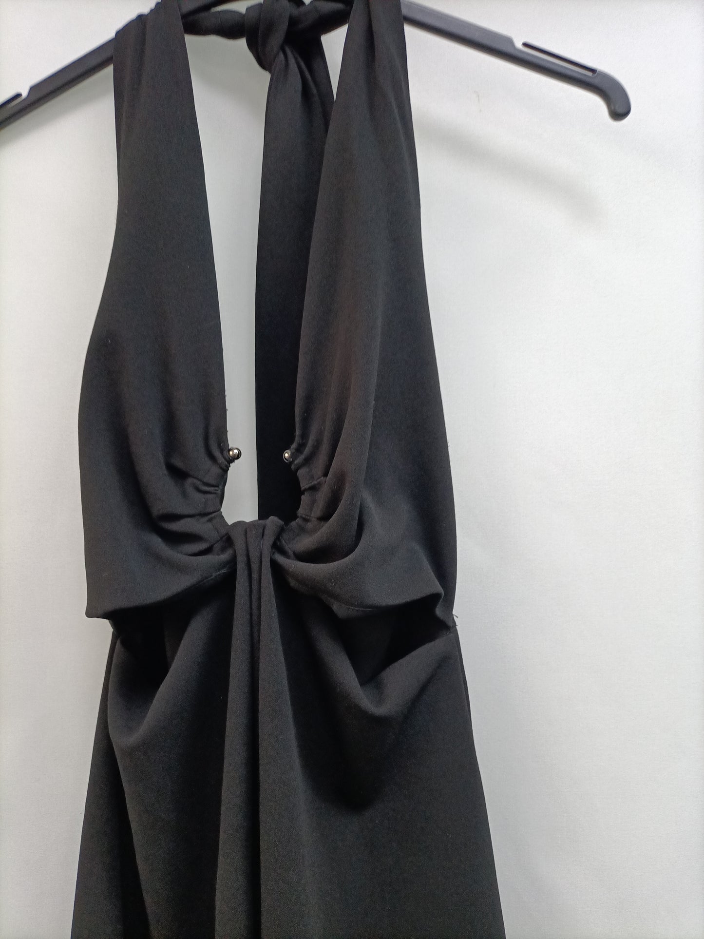 ZARA. Vestido negro escote T.s