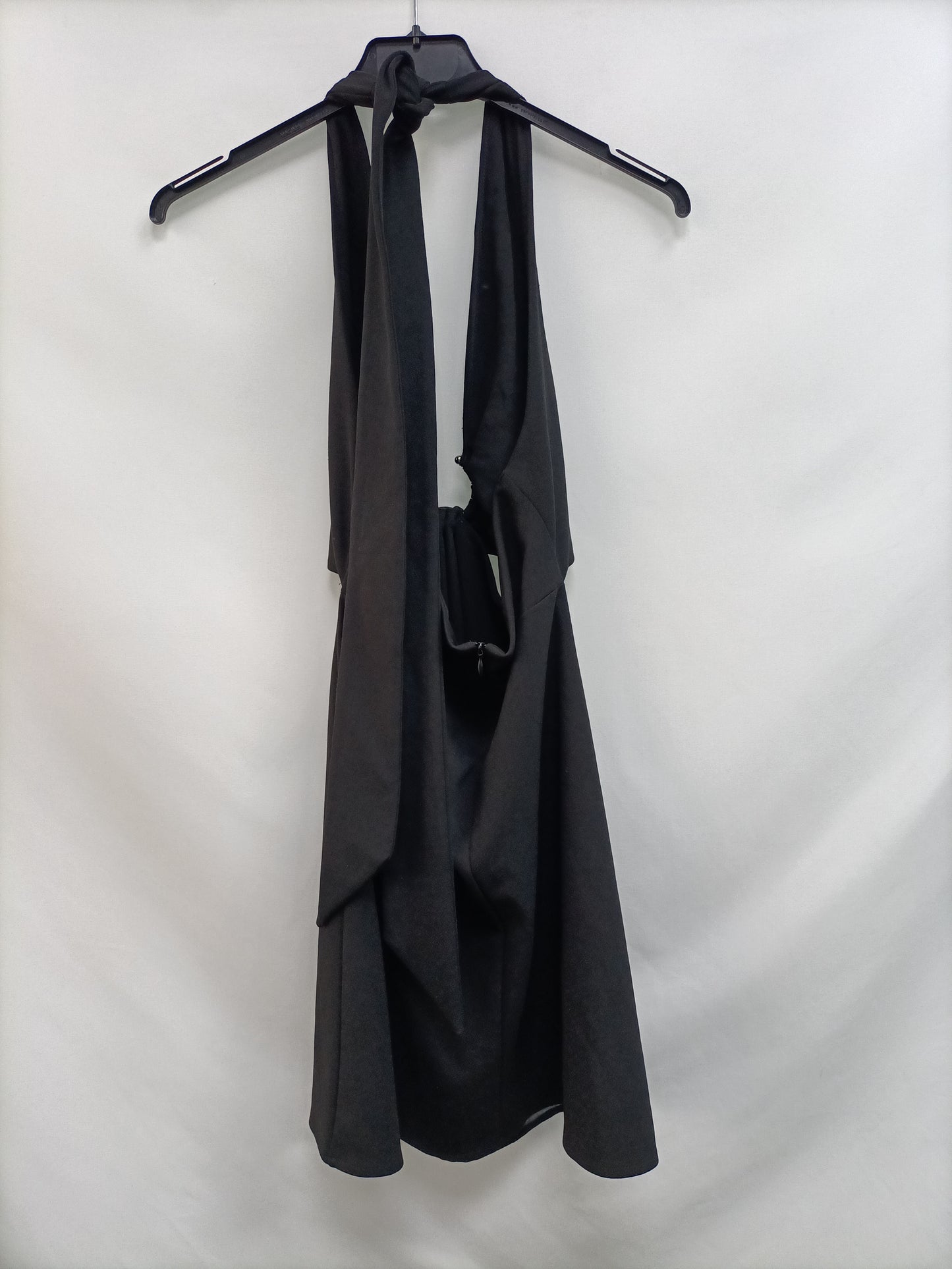 ZARA. Vestido negro escote T.s
