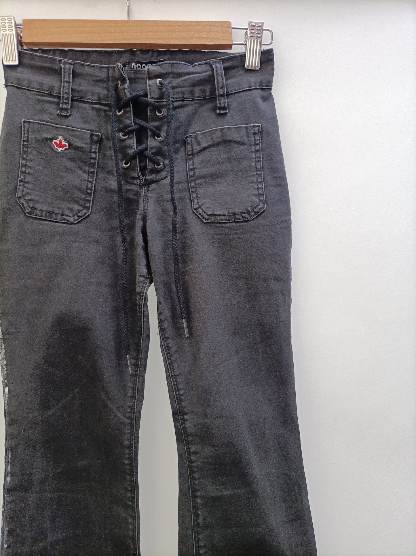 NOON. Pantalón negro campana T.32