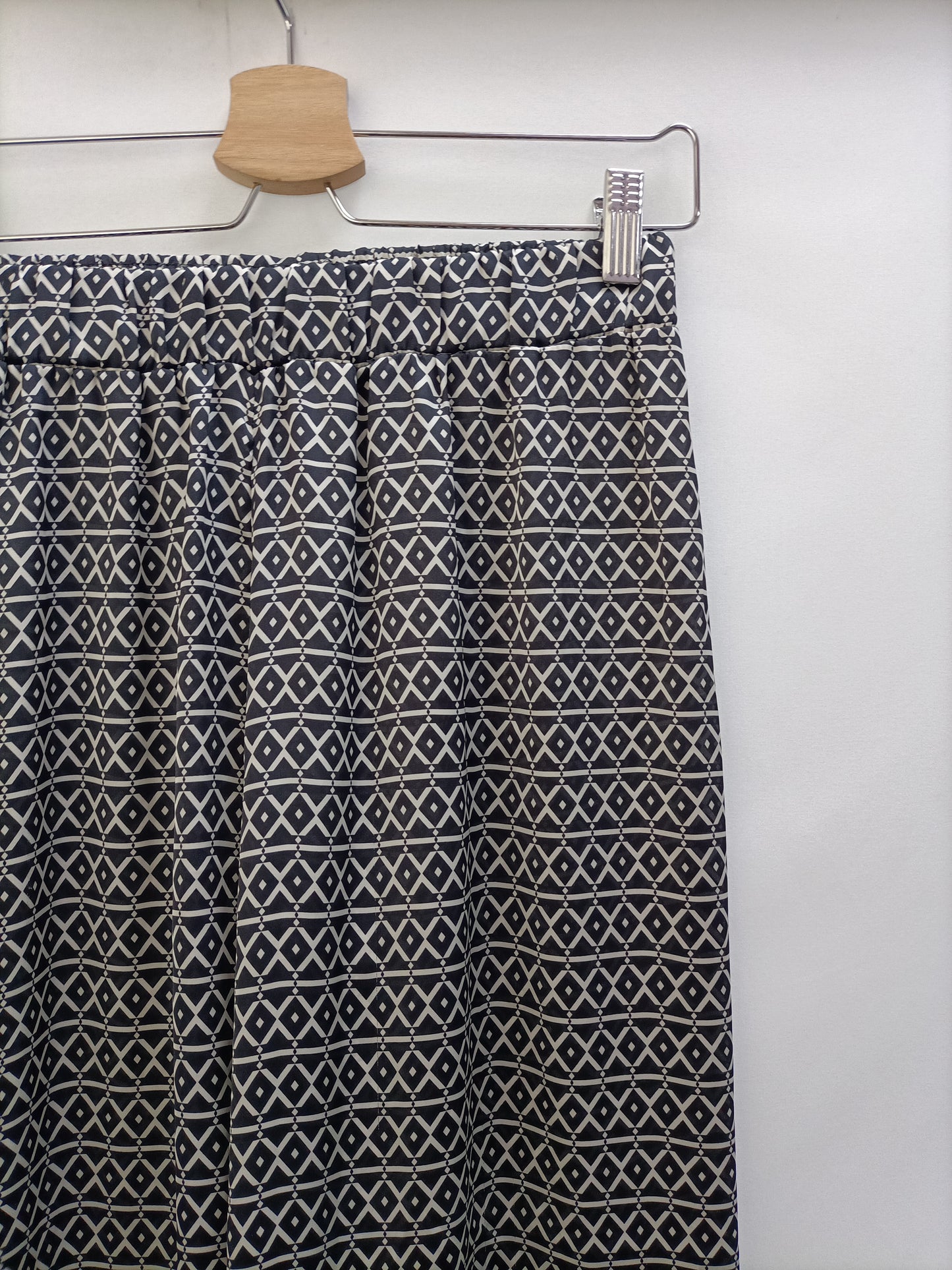 BRANDY MELVILLE. Pantalón fluido estampado T.s