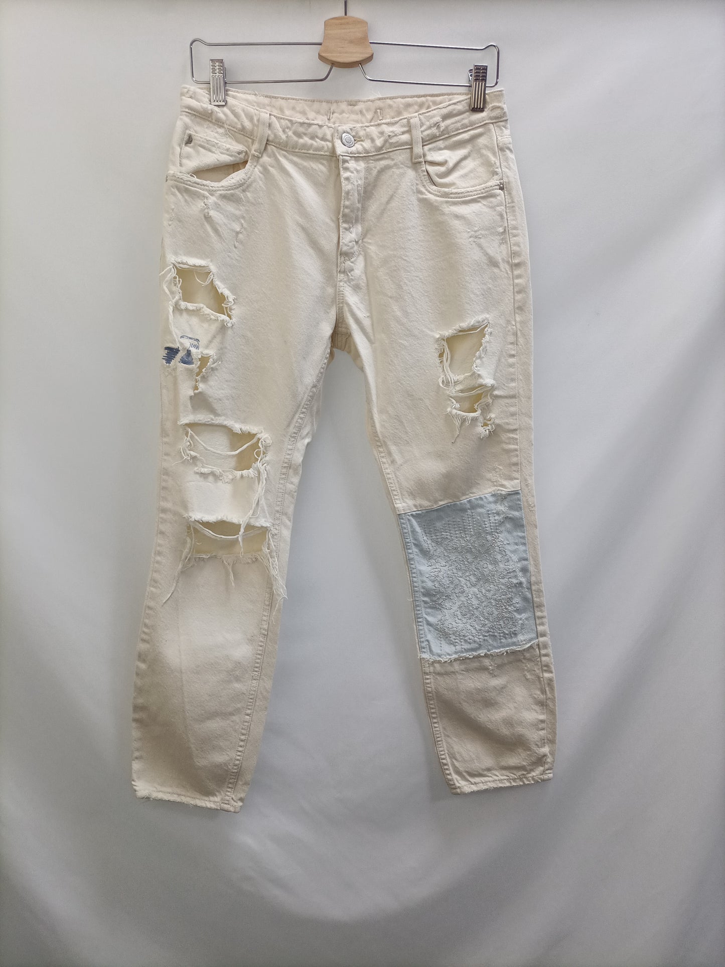 ZARA. Ripped beige trousers, size 34