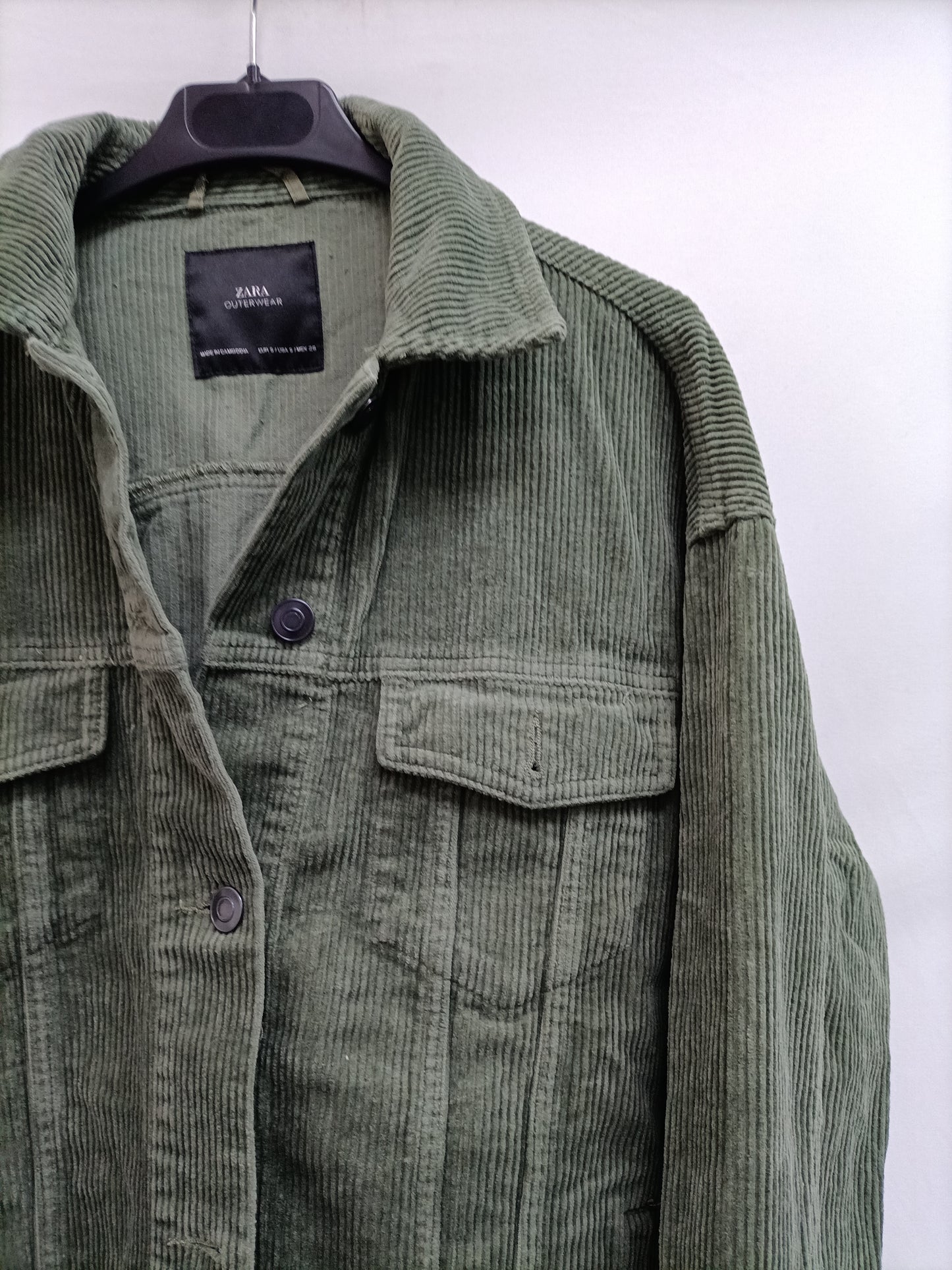 ZARA. Green corduroy Ts jacket