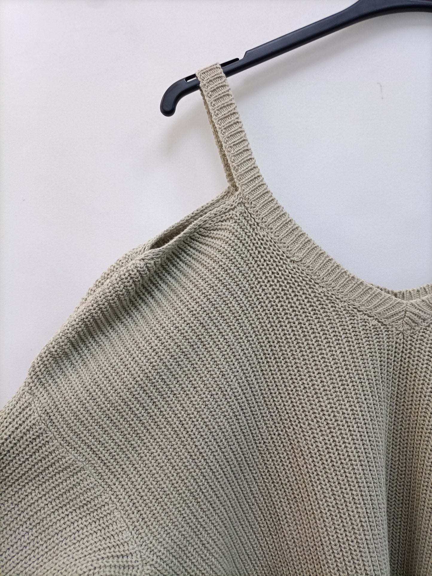 RENATTA&amp;GO. Beige sweater shoulders Your(s)