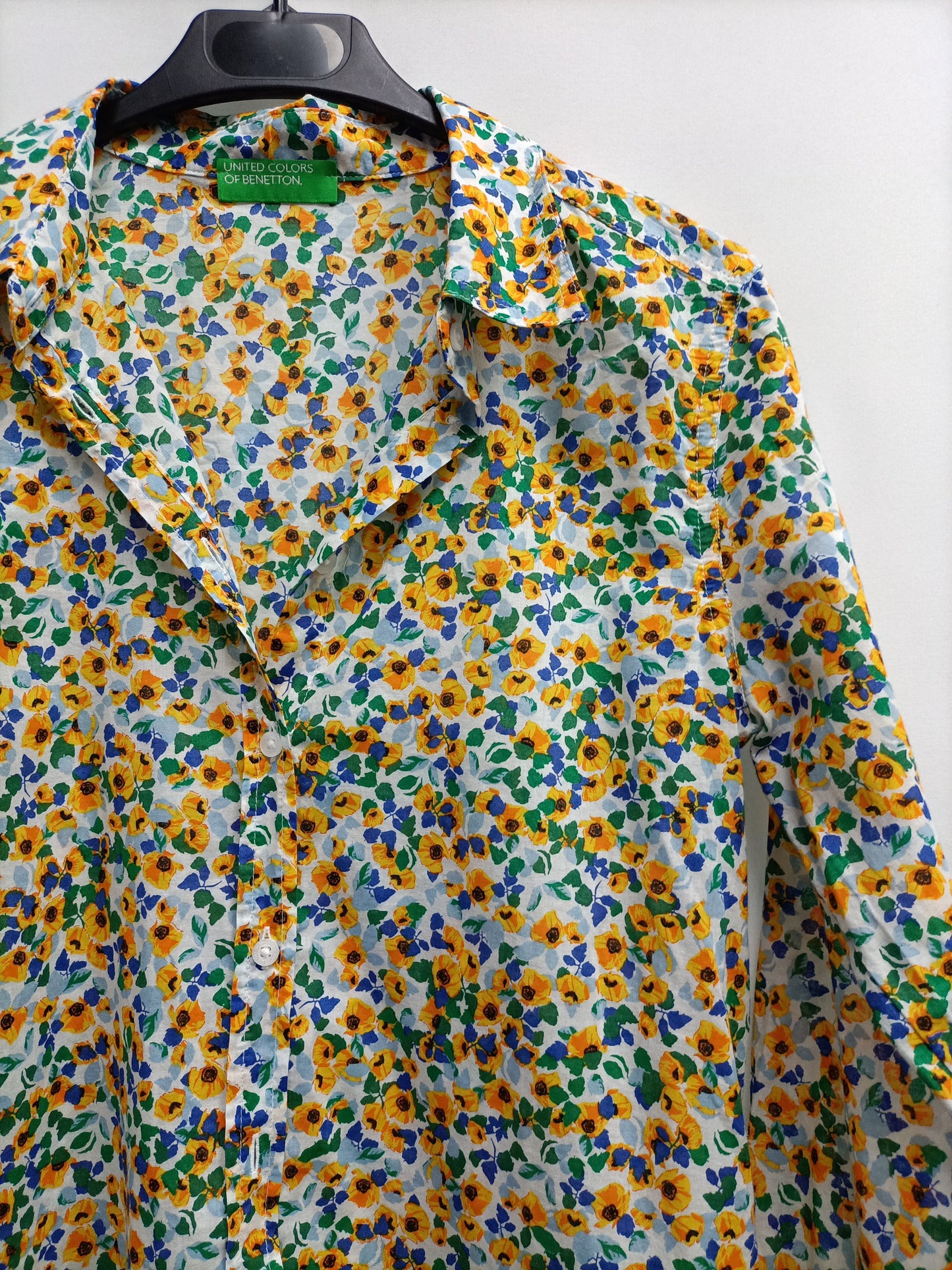 BENETTON. Camisa flores T.xs