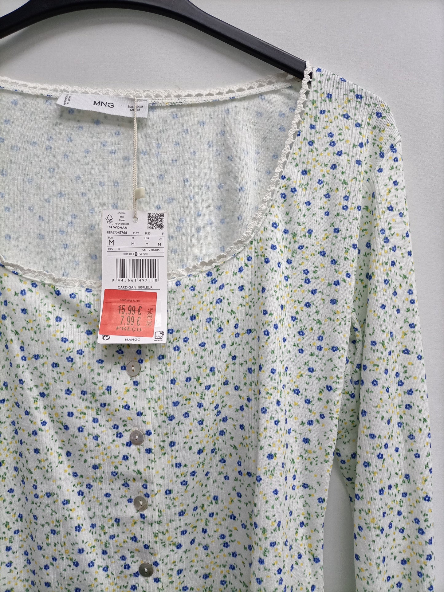 MANGO. Camiseta blanca flores T.m