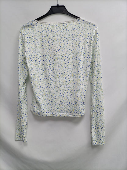 MANGO. Camiseta blanca flores T.m