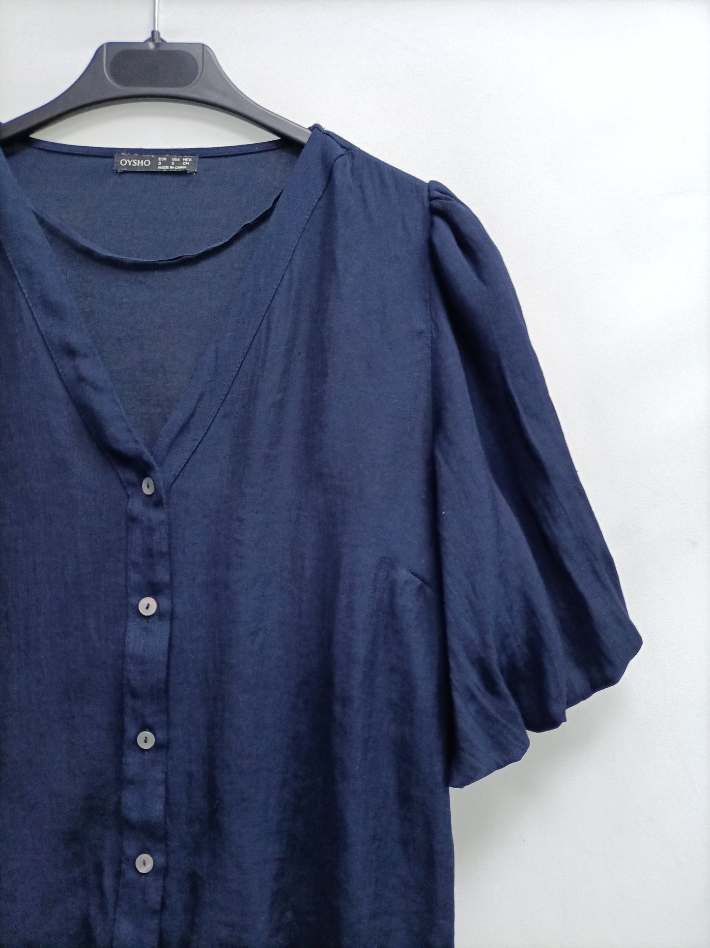 OYSHO. Blusa azul fluida T.s