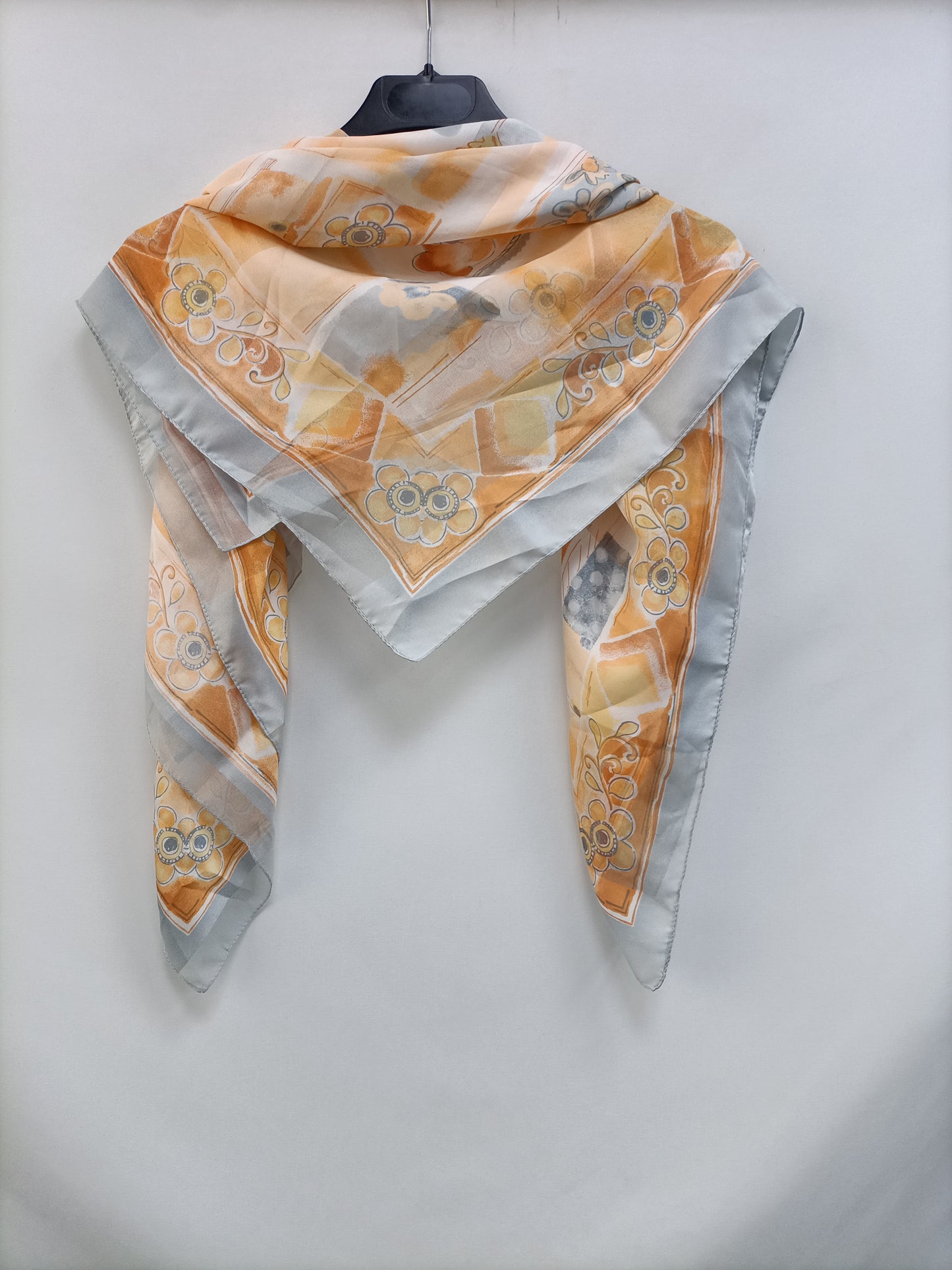 OTHERS. Gray and orange scarf