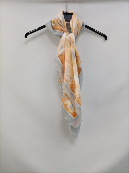 OTHERS. Gray and orange scarf