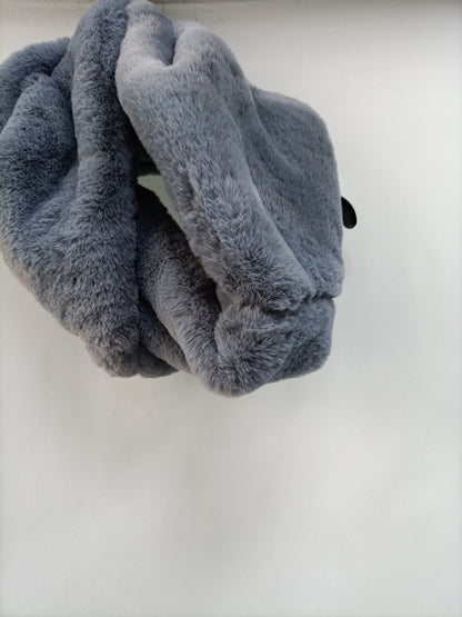 OTRAS. Cuelo pelo azul