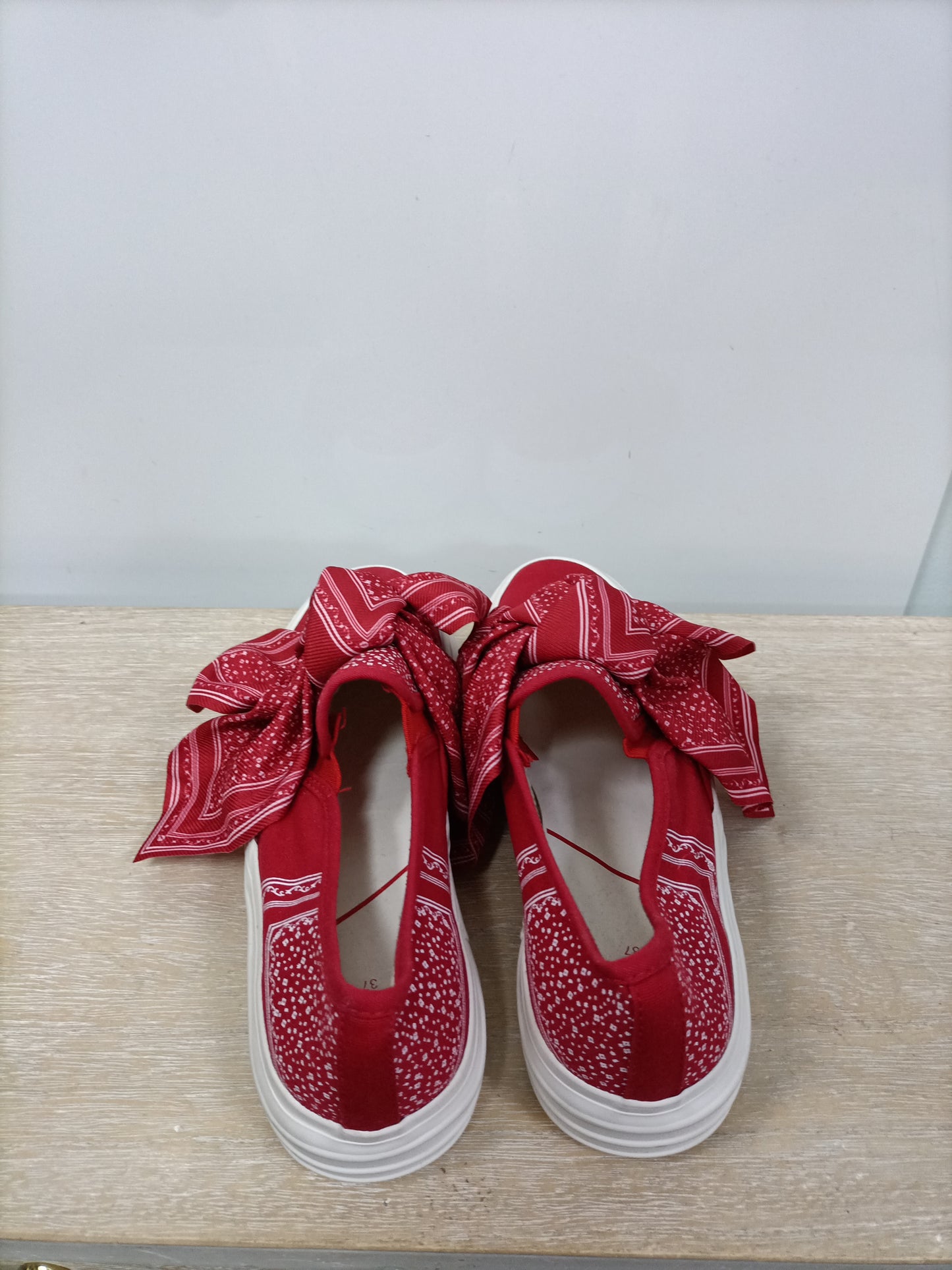 BERSHKA. Zapatillas lona lazada T.37