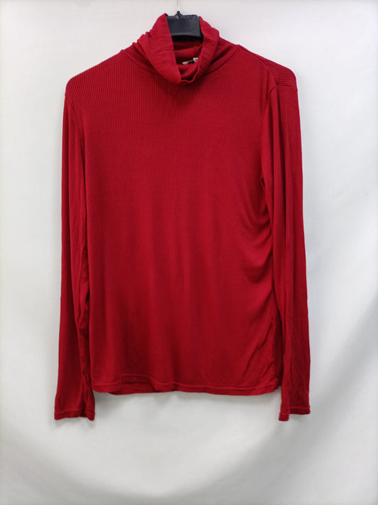EASY WEAR. Tm red ribbed top
