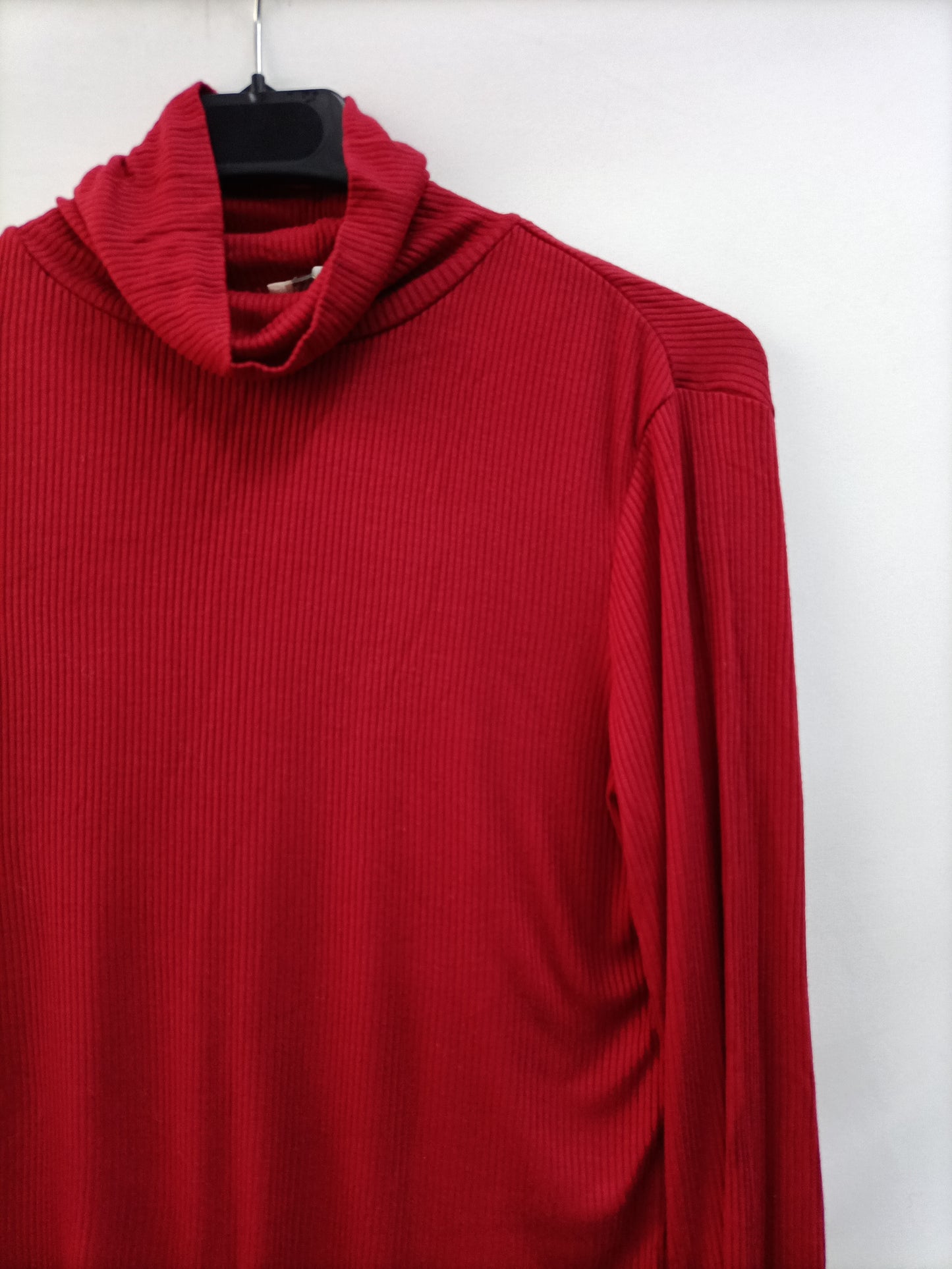 EASY WEAR. Tm red ribbed top