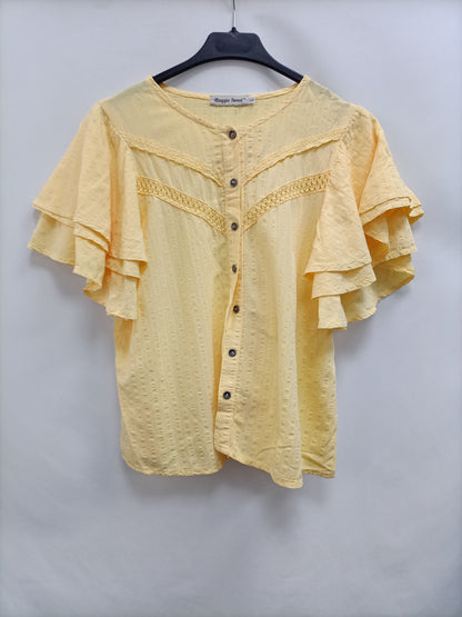 MAGGIE SWEET. Yellow blouse with ruffles Tl