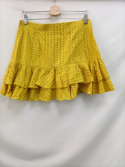 ZARA. Yellow die-cut skirt Tl