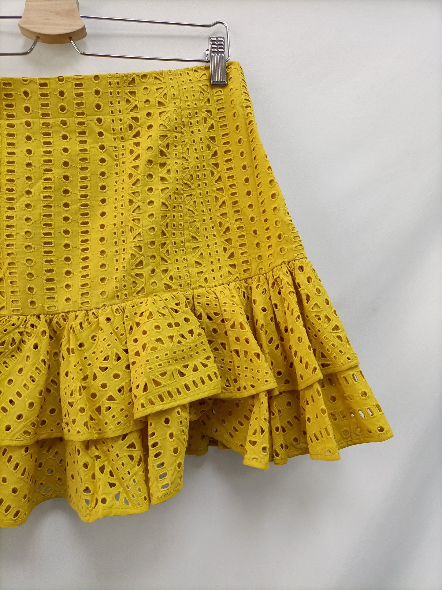 ZARA. Yellow die-cut skirt Tl