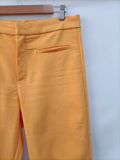 ZARA. Pantalón naranja Acampanado T.l