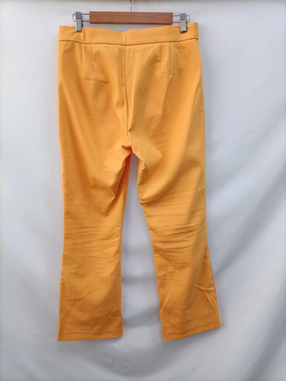 ZARA. Pantalón naranja Acampanado T.l