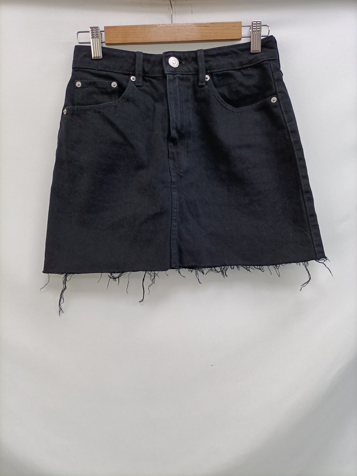 ZARA. Falda vaquera negra T.s