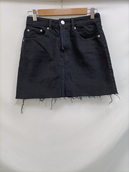 ZARA. Falda vaquera negra T.s