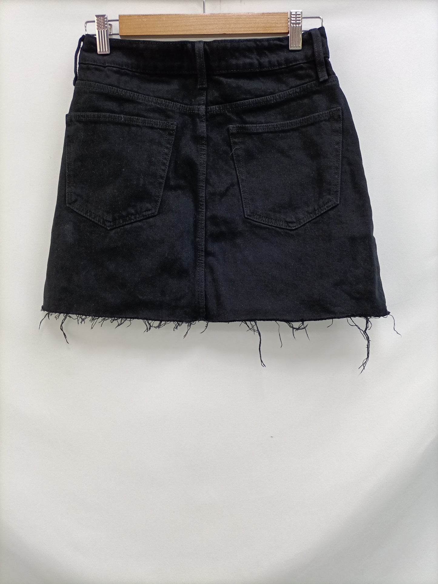ZARA. Falda vaquera negra T.s