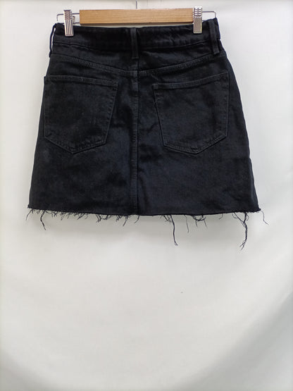 ZARA. Falda vaquera negra T.s