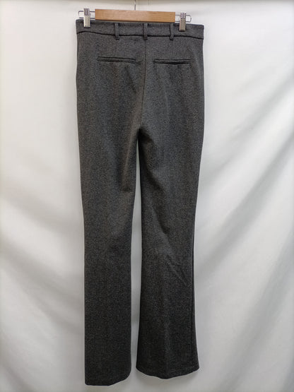 SYSTEMACTION. Pantalón gris espiga T.38