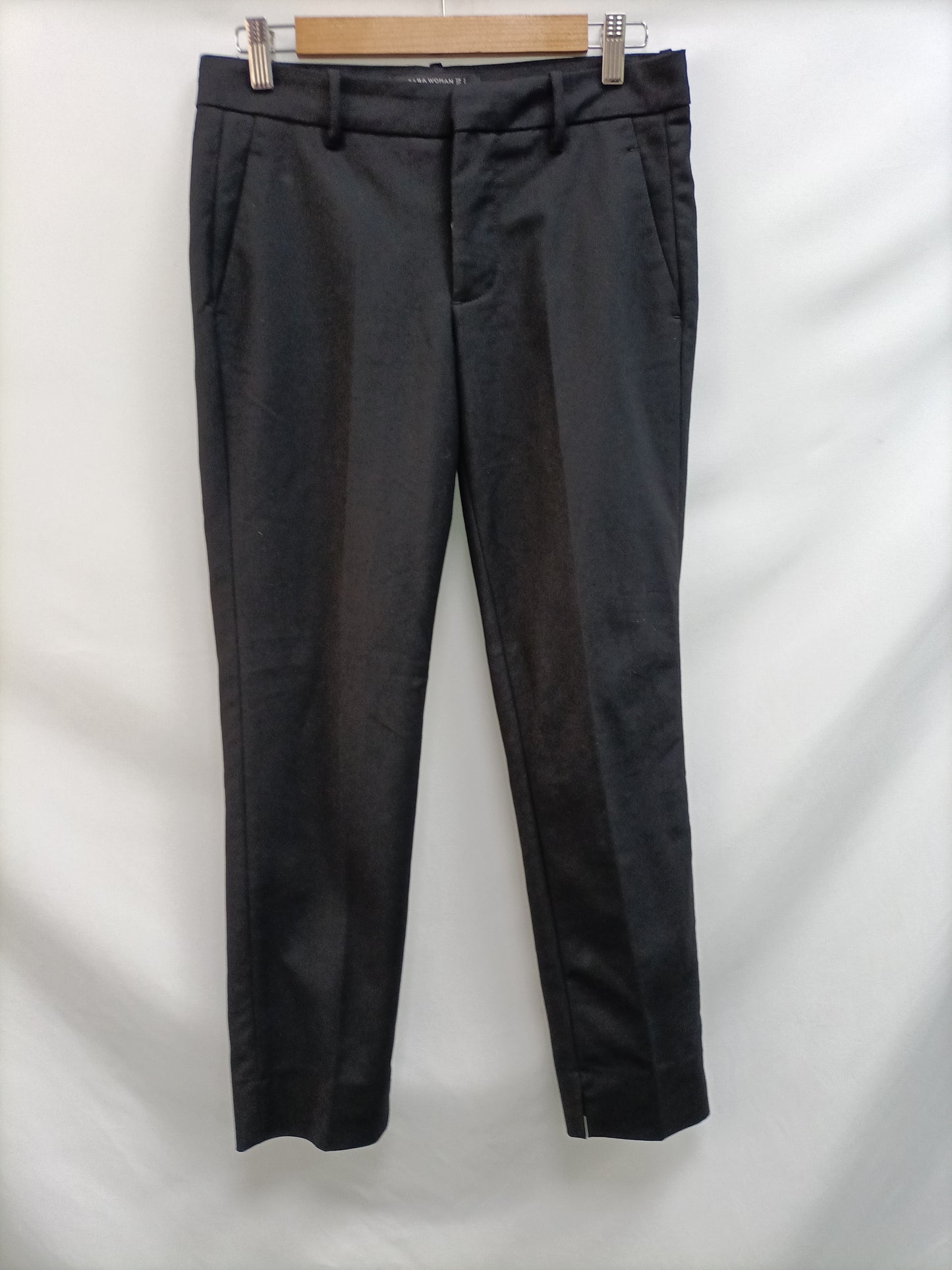 ZARA. Pantalón negro de vestir T.s(38)