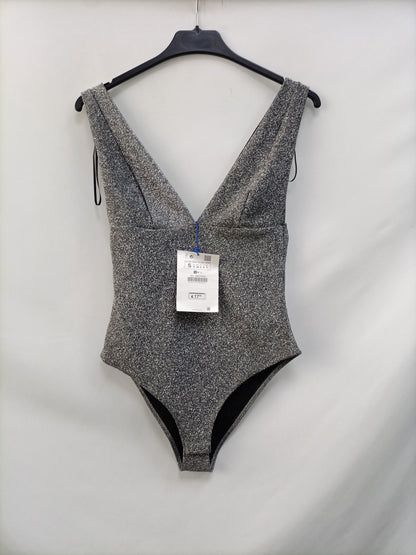ZARA. Body plateado T.s