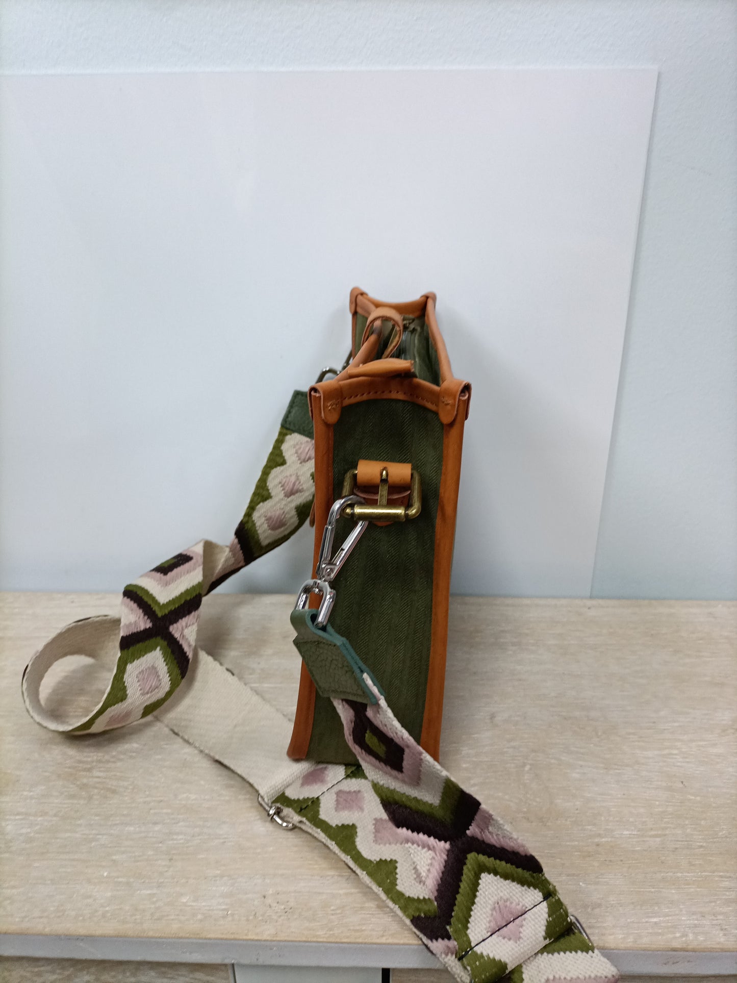 OTHERS. Green bag with embroidered handle