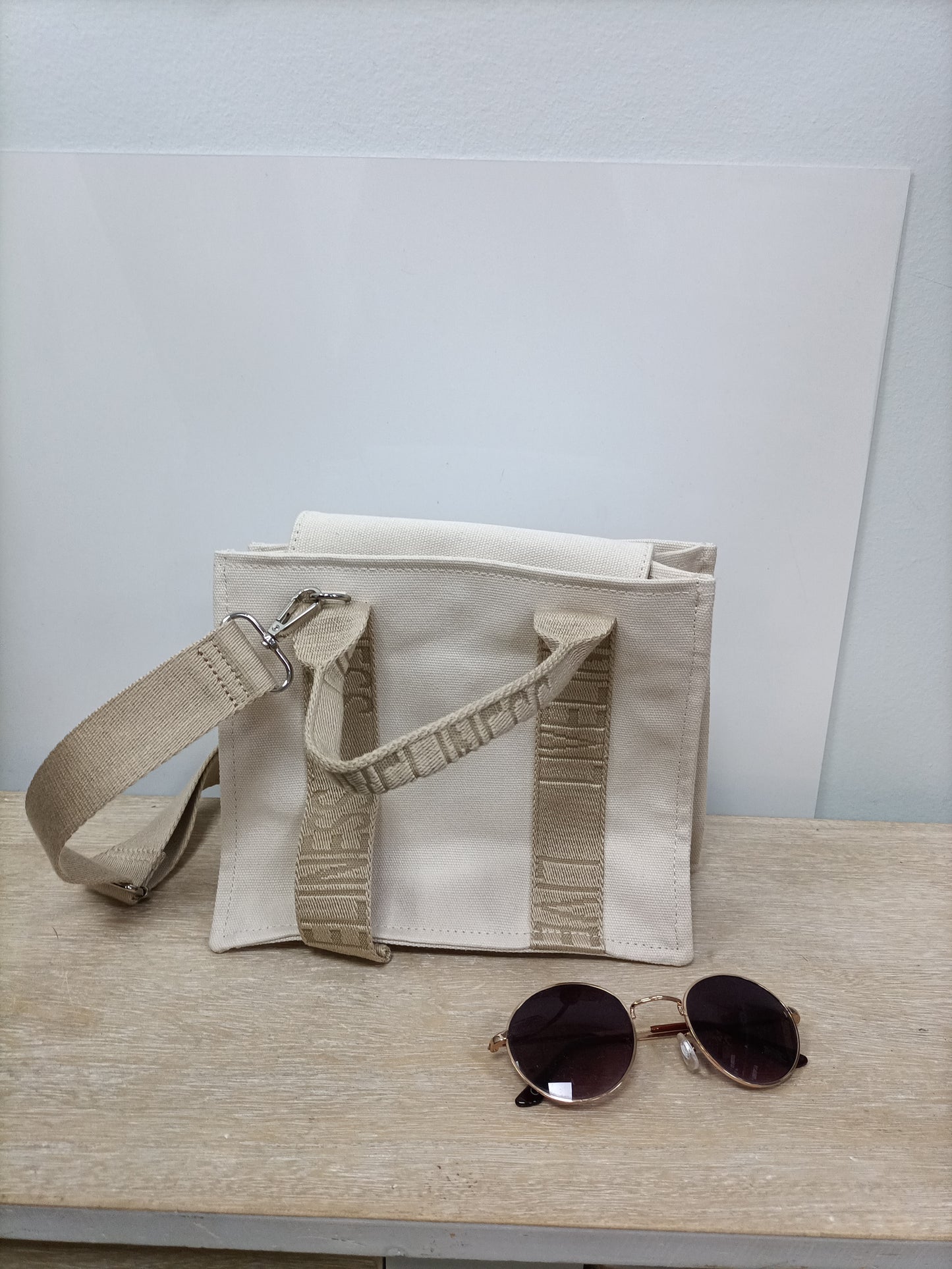 ZARA. Bolso beige