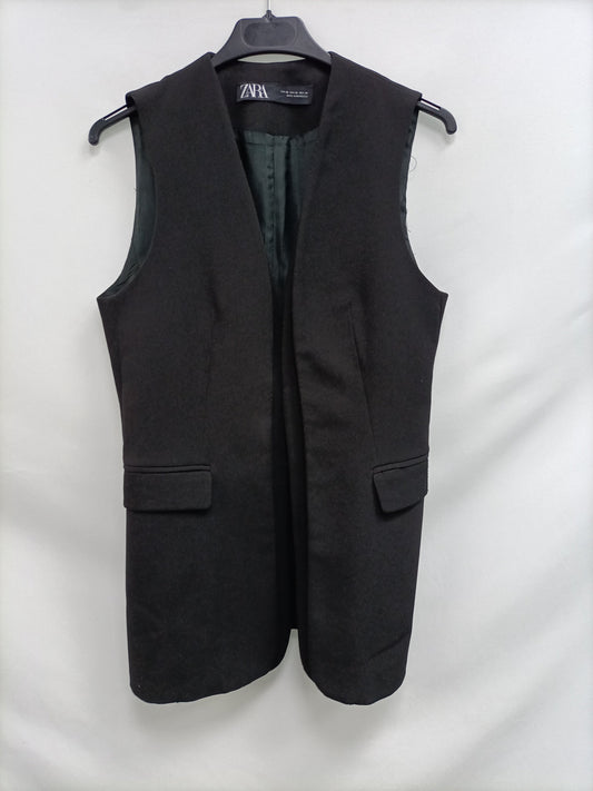 ZARA. Chaleco negro T.xs