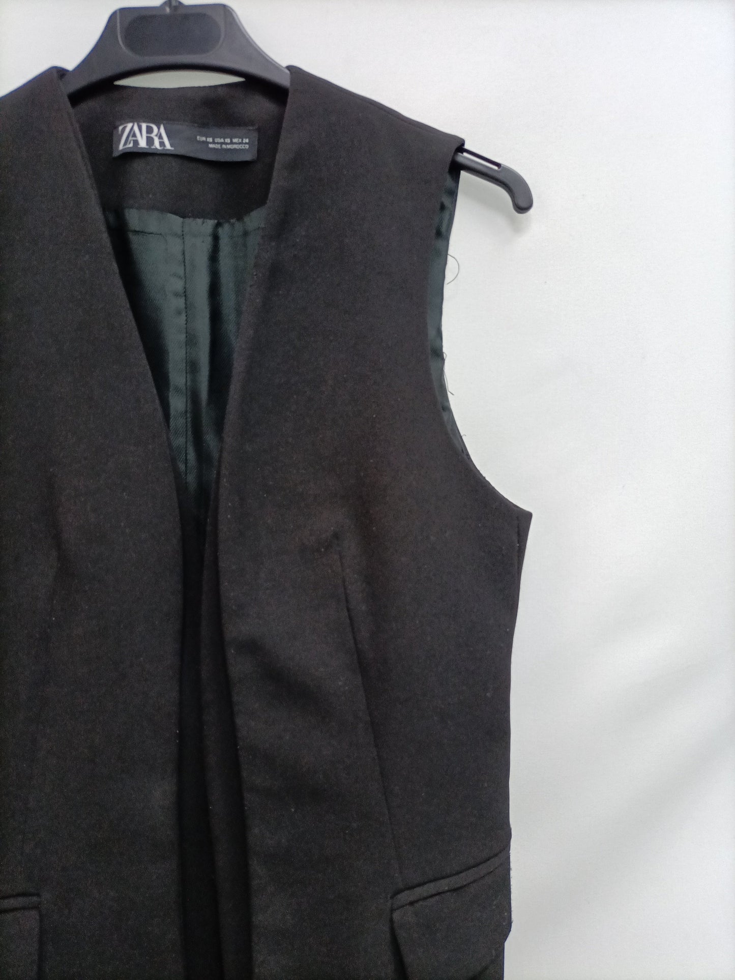 ZARA. Chaleco negro T.xs