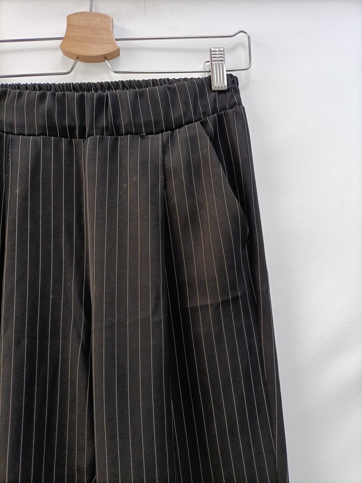 OTHERS. Black Ts striped pants