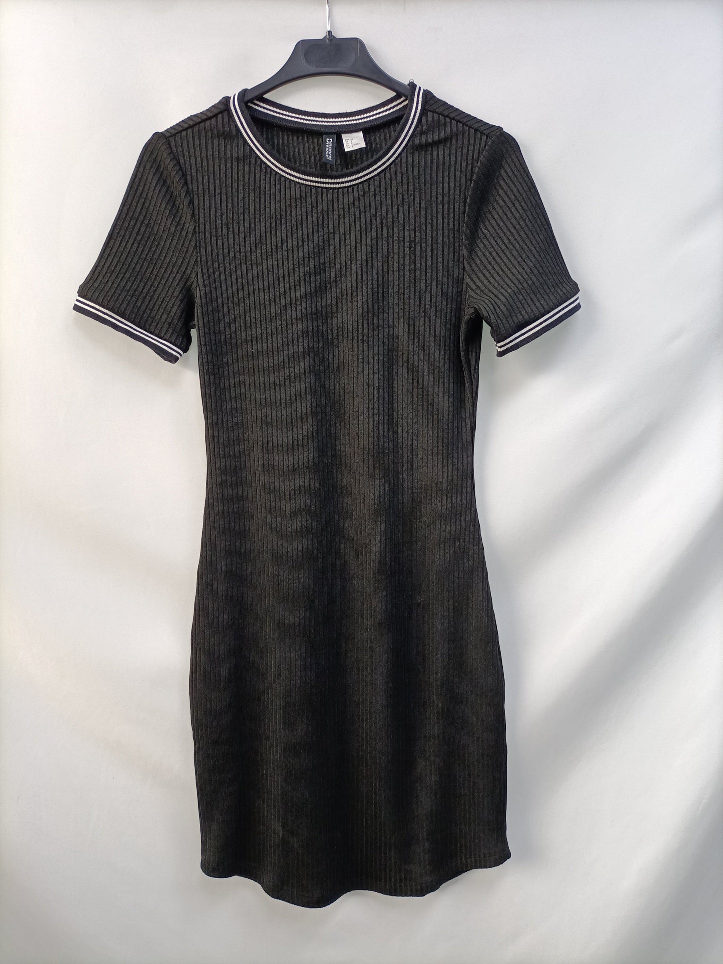H&M. Black ribbed dress size 38 Hibuy market H&M. Black ribbed dress size 38 Hibuy market
