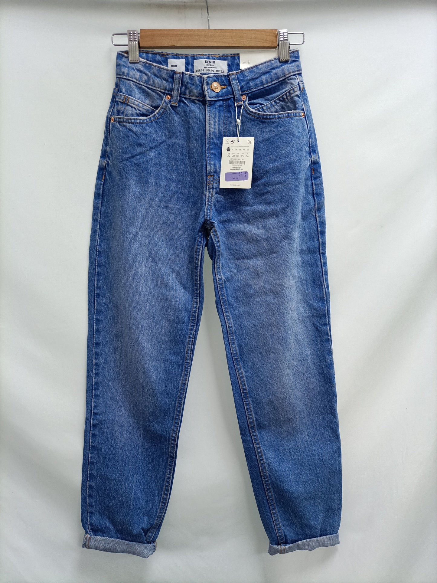 BERSHKA. Pantalón monfit T.32