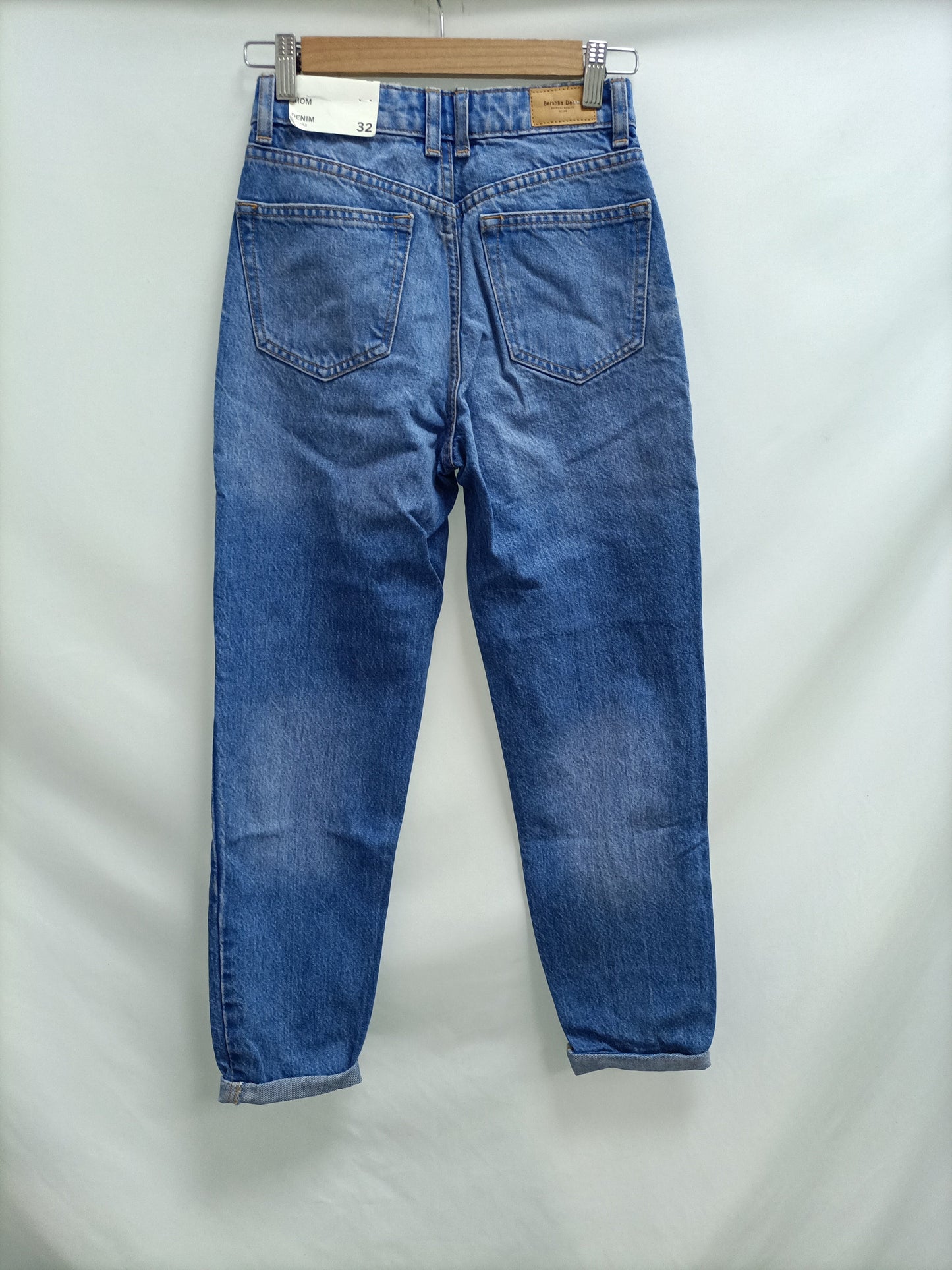 BERSHKA. Pantalón monfit T.32