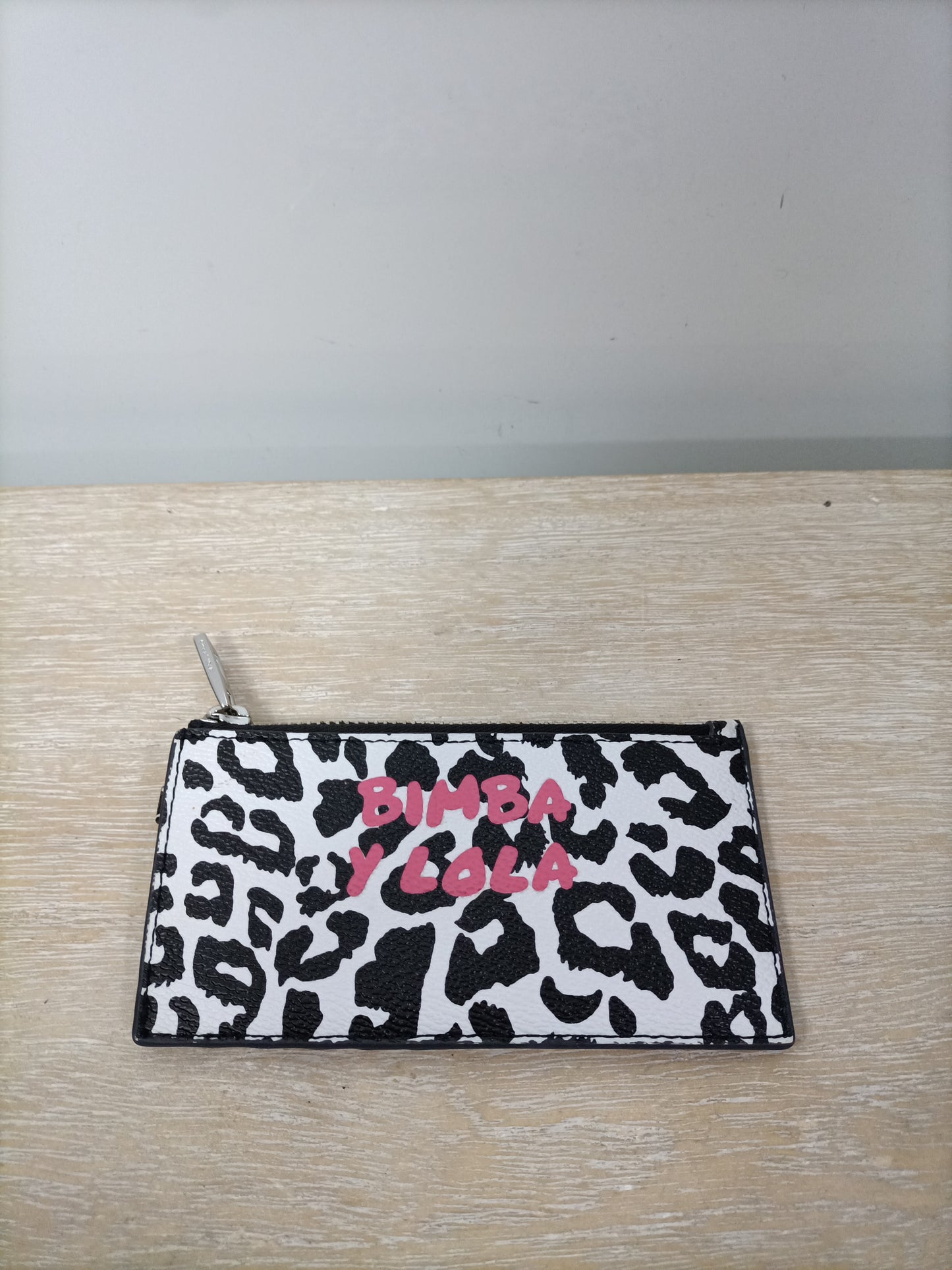 BIMBA Y LOLA. Monedero animal print