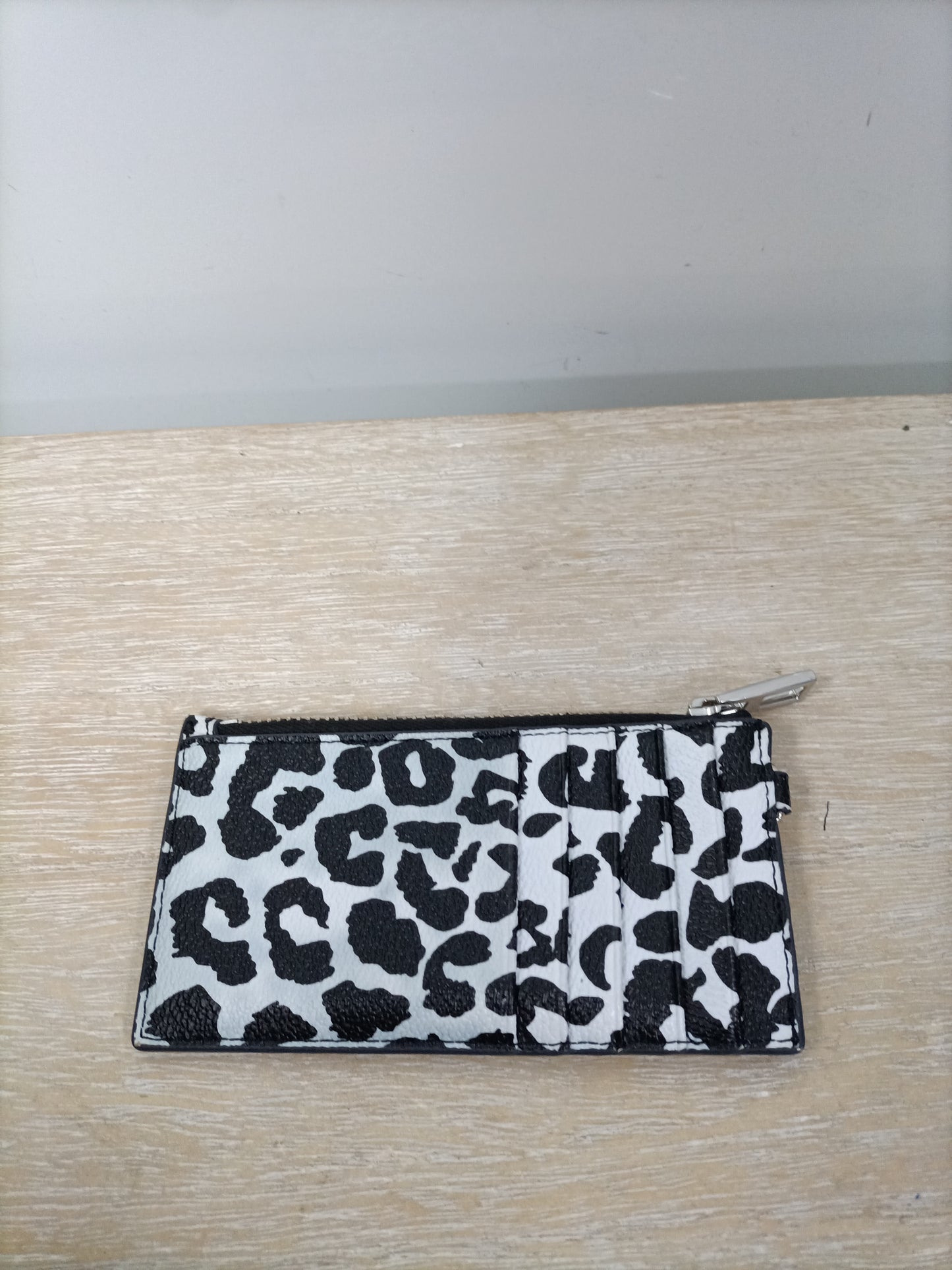 BIMBA Y LOLA. Monedero animal print