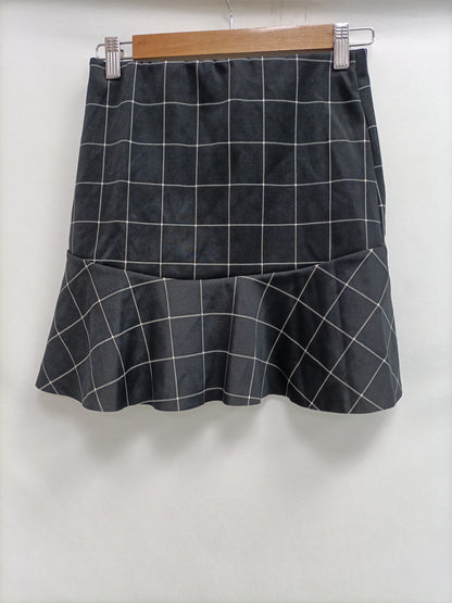 OTRAS. Falda negra cuadros Tu(s)